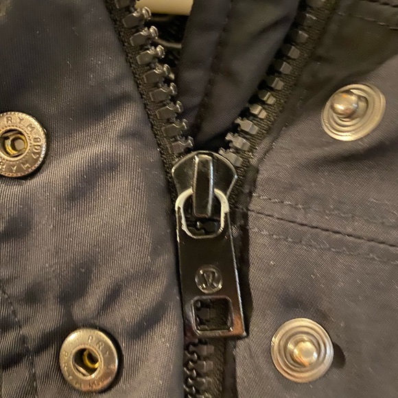 Lululemon “Pinnacle” Winter Jacket Size 6 Black - Picture 7 of 9